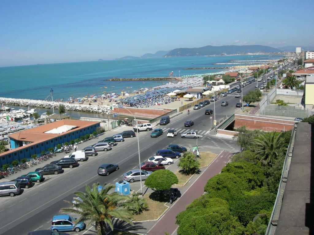 Comfort Beach House Marina di Massa Pokoj fotografie